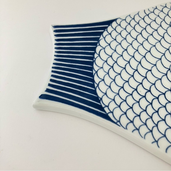 Arabia of Finland cutting board plate, fish. Design, Kaarina Aho. Year, 1950's. - Picture 10 of 10